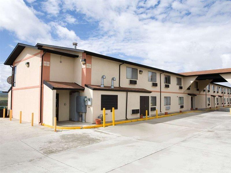 Super 8 By Wyndham Rawlins Wyoming Motel Exterior photo