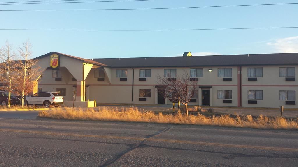 Super 8 By Wyndham Rawlins Wyoming Motel Exterior photo