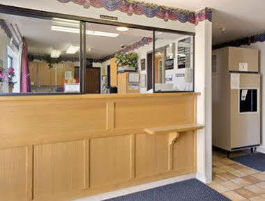 Super 8 By Wyndham Rawlins Wyoming Motel Interior photo