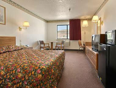 Super 8 By Wyndham Rawlins Wyoming Motel Room photo